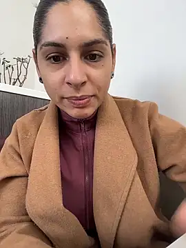 charlotte stevenss  online show from February 26, 2026, 3:33 pm