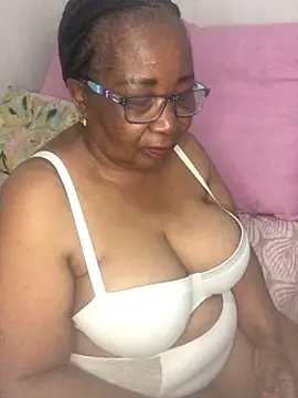 Snapshot of KinkyRicoSaisyours chatting on December 18, 2025, 6:14 pm KinkyRicoSaisyours online show from December 18, 2025, 6:14 pm