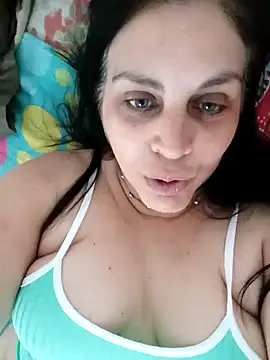 Snapshot of CRUELLAXX chatting on December 5, 2024, 6:22 pm CRUELLAXX online show from December 5, 2024, 6:22 pm