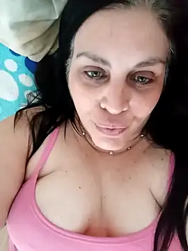 Snapshot of CRUELLAXX chatting on December 7, 2024, 6:15 pm CRUELLAXX online show from December 7, 2024, 6:15 pm