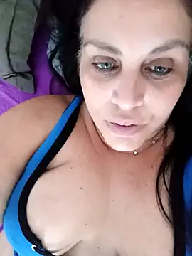 Snapshot of CRUELLAXX chatting on February 11, 2025, 6:01 pm CRUELLAXX online show from February 11, 2025, 6:01 pm