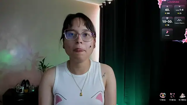 Snapshot of shantalc3rezo chatting on February 9, 2026, 7:51 pm shantalc3rezo online show from February 9, 2026, 7:51 pm