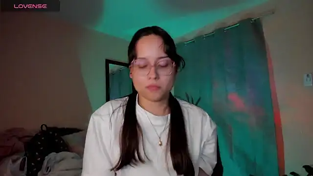 Snapshot of shantalc3rezo chatting on February 28, 2026, 9:27 pm shantalc3rezo online show from February 28, 2026, 9:27 pm