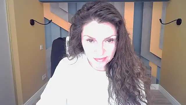 Snapshot of EllaLong chatting on February 5, 2026, 12:32 pm EllaLong online show from February 5, 2026, 12:32 pm