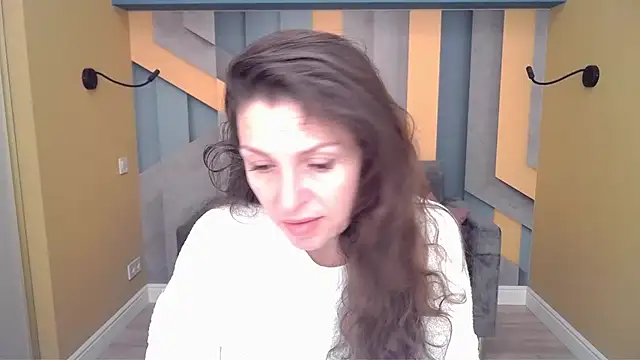 Snapshot of EllaLong chatting on February 7, 2026, 12:31 pm EllaLong online show from February 7, 2026, 12:31 pm