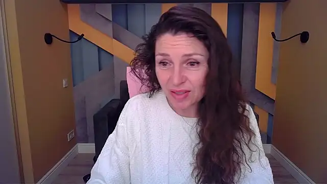 Snapshot of EllaLong chatting on February 8, 2026, 12:30 pm EllaLong online show from February 8, 2026, 12:30 pm