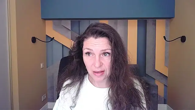 Snapshot of EllaLong chatting on February 11, 2026, 12:32 pm EllaLong online show from February 11, 2026, 12:32 pm