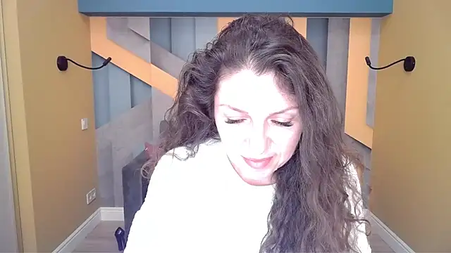 Snapshot of EllaLong chatting on February 14, 2026, 12:35 pm EllaLong online show from February 14, 2026, 12:35 pm