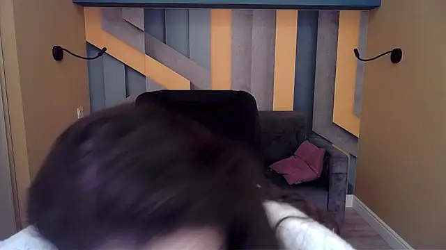 Snapshot of EllaLong chatting on February 18, 2026, 1:07 pm EllaLong online show from February 18, 2026, 1:07 pm