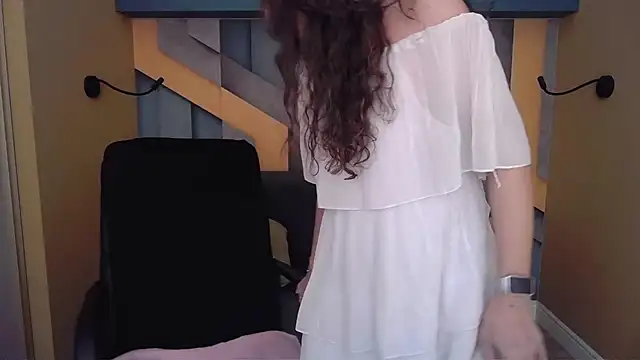 Snapshot of EllaLong chatting on March 3, 2026, 12:22 pm EllaLong online show from March 3, 2026, 12:22 pm