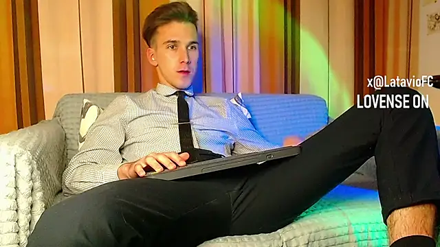 Midnighter  online show from November 20, 2025, 5:01 pm