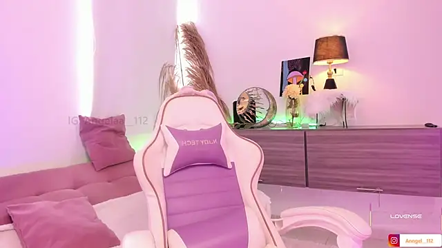 Snapshot of Anngel_1 chatting on February 11, 2026, 5:40 pm Anngel 1 online show from February 11, 2026, 5:40 pm