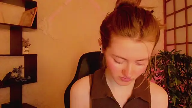 KateCuddle online show from March 13, 2025, 2:27 am