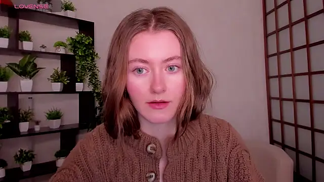 KateCuddle online show from December 17, 2025, 2:39 am