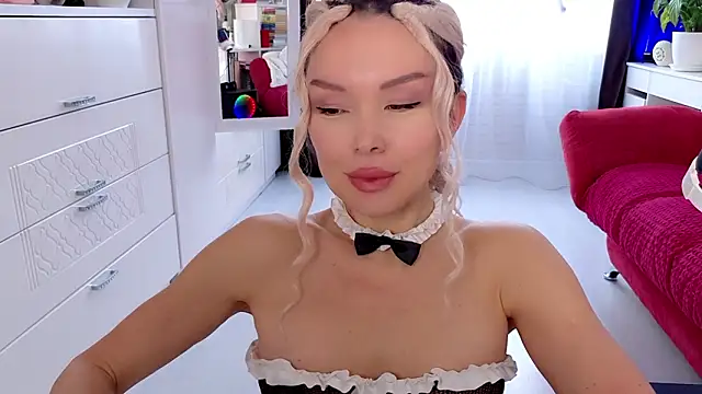 WhiteBunny online show from February 8, 2026, 7:12 am