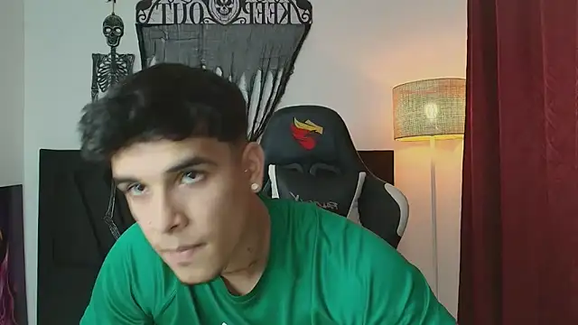 Snapshot of Evan_stoner chatting on October 29, 2025, 3:20 am Evan stoner online show from October 29, 2025, 3:20 am