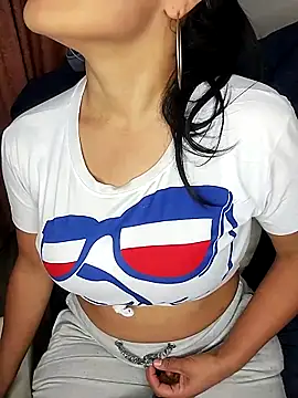 zhayra rose online show from March 6, 2025, 5:24 am