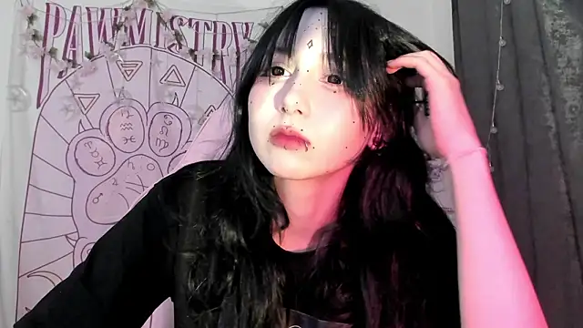 Holy420lolii online show from February 18, 2026, 6:59 pm