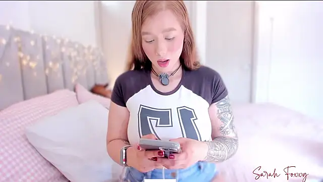 Snapshot of Foxxy222_ chatting on February 18, 2026, 9:11 pm Foxxy222 online show from February 18, 2026, 9:11 pm