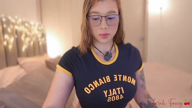 Snapshot of Foxxy222_ chatting on February 24, 2026, 1:36 am Foxxy222 online show from February 24, 2026, 1:36 am