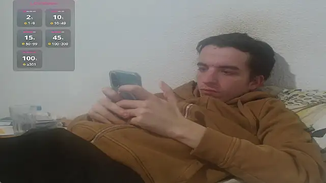 Snapshot of Tombgy07 chatting on February 9, 2026, 8:35 pm Tombgy07 online show from February 9, 2026, 8:35 pm