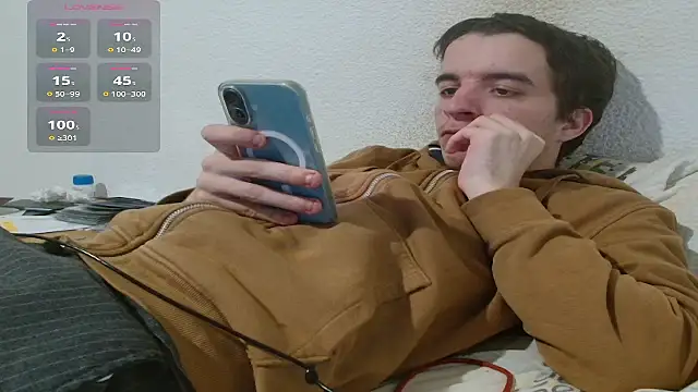 Snapshot of Tombgy07 chatting on February 28, 2026, 9:27 pm Tombgy07 online show from February 28, 2026, 9:27 pm