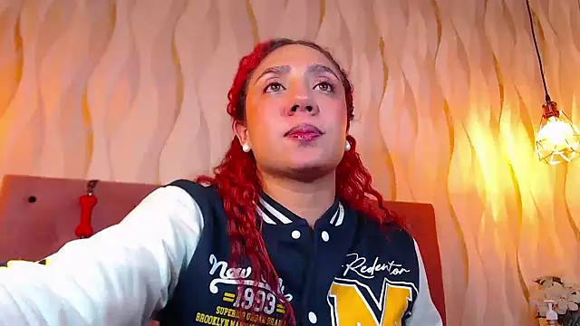 Snapshot of IsabelaLatina chatting on February 5, 2026, 4:28 am IsabelaLatina online show from February 5, 2026, 4:28 am