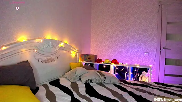 LillyMoure  online show from February 16, 2026, 10:39 pm