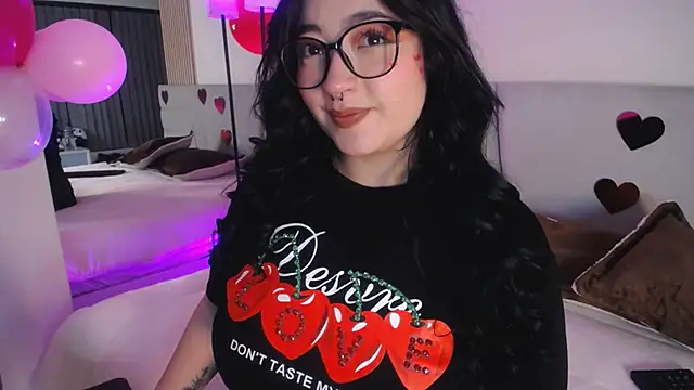 Snapshot of Miss_Loise chatting on February 13, 2026, 2:40 am Miss Loise online show from February 13, 2026, 2:40 am