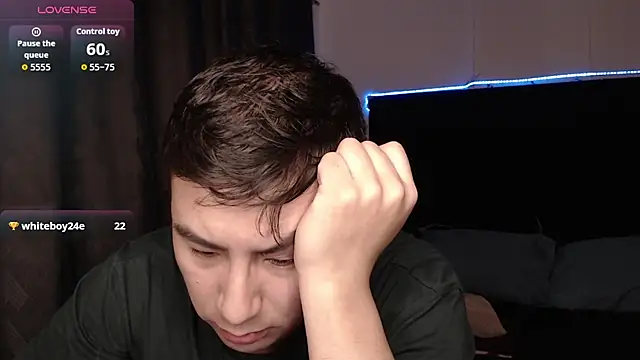 andrewmhilton  online show from February 4, 2026, 8:09 am