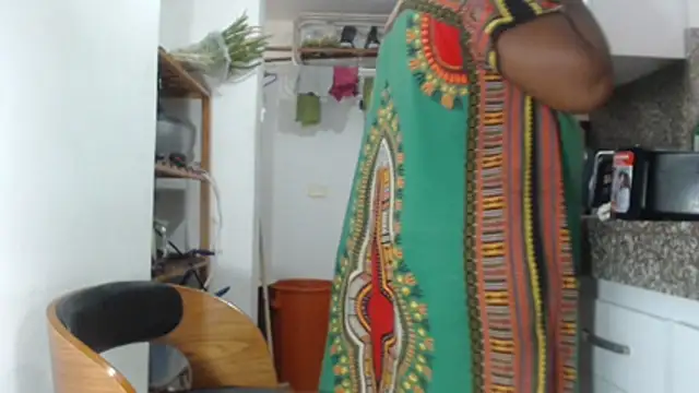 Snapshot of LiraRusso chatting on March 1, 2026, 9:28 pm LiraRusso online show from March 1, 2026, 9:28 pm