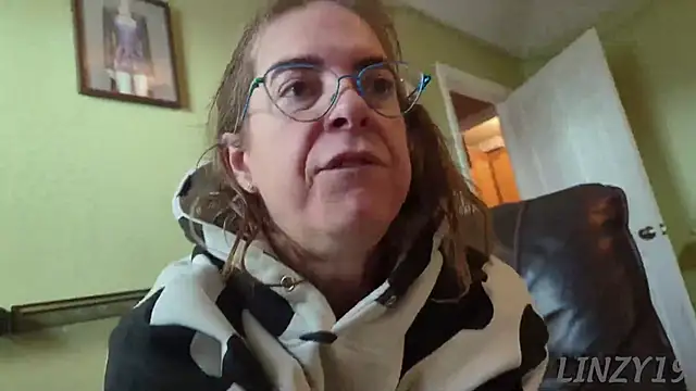 Linzy 19 online show from December 5, 2025, 3:41 pm