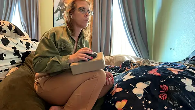 Linzy 19 online show from February 27, 2026, 7:14 pm