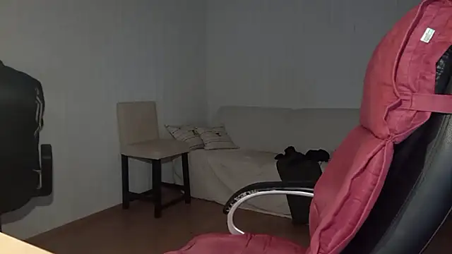 Snapshot of Rainfish chatting on October 15, 2025, 4:45 am Rainfish online show from October 15, 2025, 4:45 am