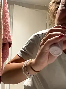 Snapshot of BabyNila chatting on September 27, 2025, 7:57 am BabyNila online show from September 27, 2025, 7:57 am