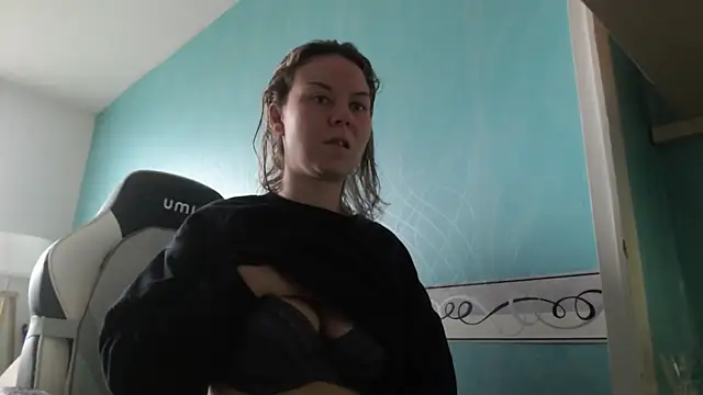 Snapshot of BabyNila chatting on December 23, 2025, 9:29 am BabyNila online show from December 23, 2025, 9:29 am