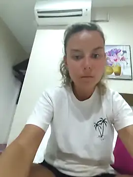 Snapshot of BabyNila chatting on March 3, 2026, 7:47 am BabyNila online show from March 3, 2026, 7:47 am