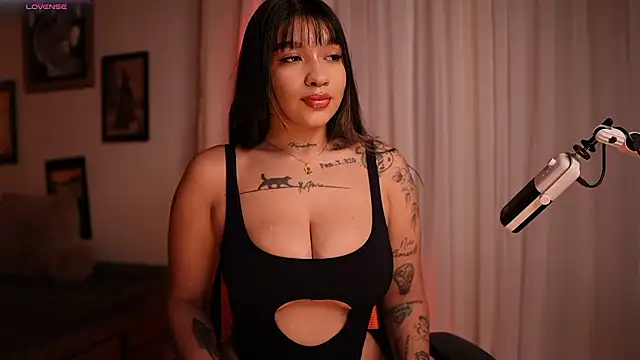 HannahW  online show from January 17, 2026, 10:24 pm