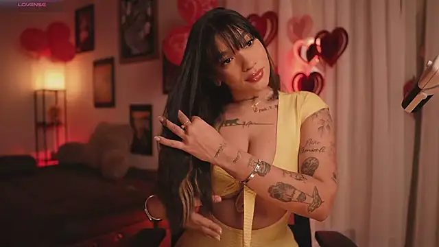 HannahW  online show from February 20, 2026, 9:59 pm