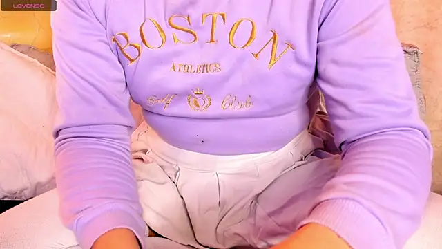 Snapshot of Satuurn_ chatting on January 13, 2025, 2:11 pm Satuurn online show from January 13, 2025, 2:11 pm