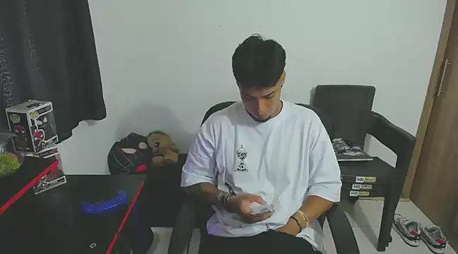 Snapshot of matias_bianco chatting on February 15, 2025, 7:06 pm matias bianco online show from February 15, 2025, 7:06 pm