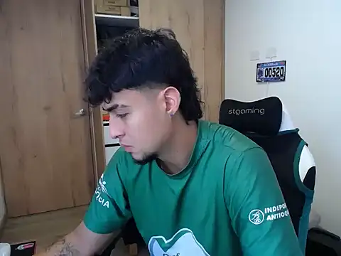 Snapshot of matias_bianco chatting on October 30, 2025, 7:47 pm matias bianco online show from October 30, 2025, 7:47 pm