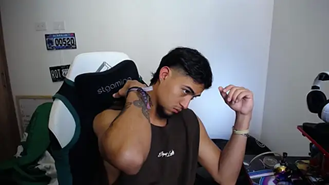 Snapshot of matias_bianco chatting on November 12, 2025, 4:18 pm matias bianco online show from November 12, 2025, 4:18 pm