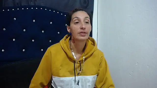 Snapshot of anyu1306 chatting on December 24, 2024, 8:22 am anyu1306 online show from December 24, 2024, 8:22 am