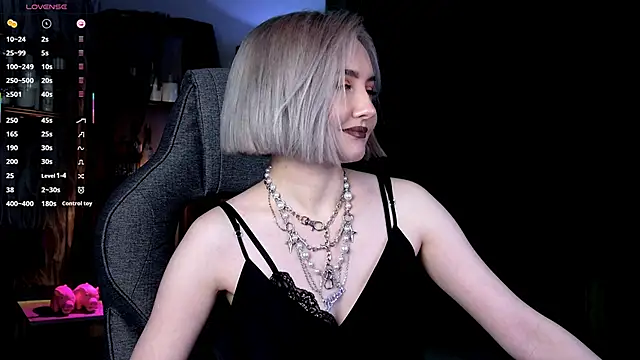 ReiYosimoto online show from February 2, 2026, 7:23 pm