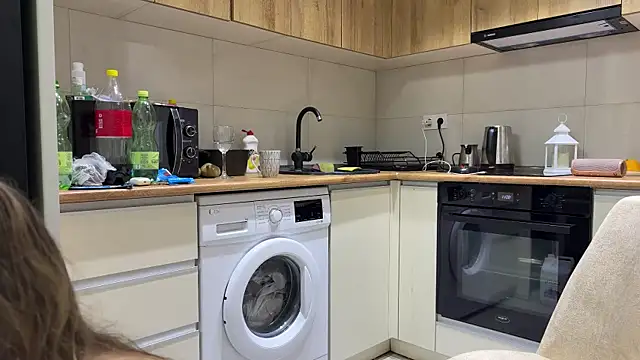 Snapshot of mommy_nadin chatting on February 6, 2026, 3:15 pm mommy nadin online show from February 6, 2026, 3:15 pm