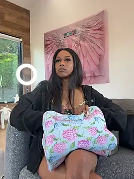 Snapshot of mismialove chatting on February 24, 2026, 11:58 pm mismialove online show from February 24, 2026, 11:58 pm