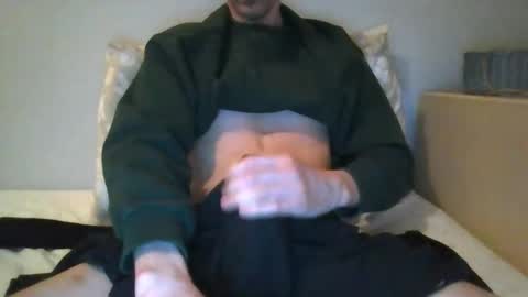 00europeboy00 online show from May 7, 2026, 3:06 pm