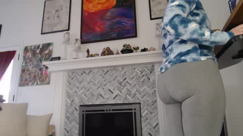 Aurora Willows online show from January 28, 2025, 4:08 pm