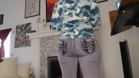 Aurora Willows online show from January 31, 2025, 3:22 pm